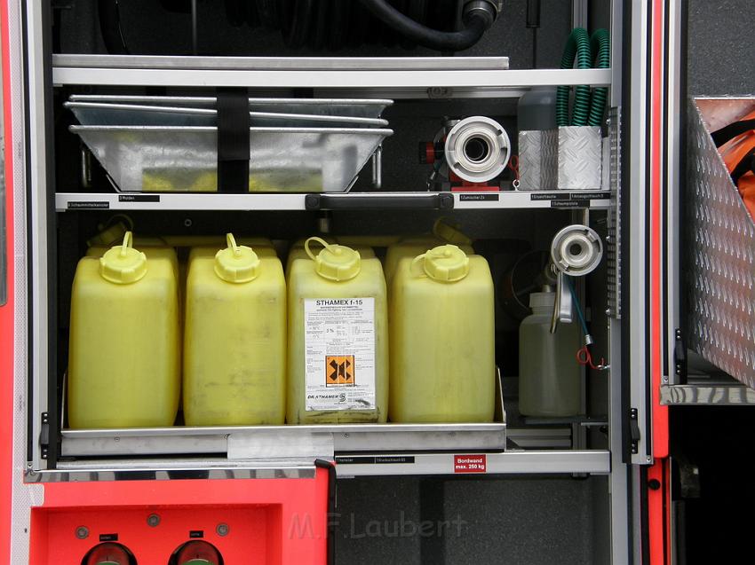 Neue LF`s fuer Koeln Uebergabe in Koeln Deutz an den Wachen  P025.JPG